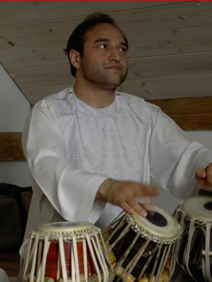 Mai 2006, Bollywood Classics mit Manoj Baruah (Violine), Parviz Ayan (Tabla) und Peter Krämer (Cajon)